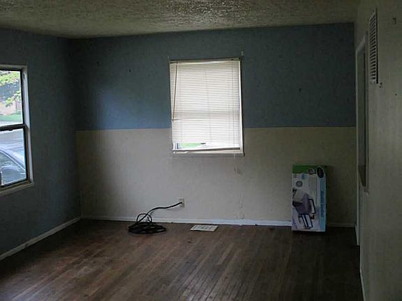 3rd image of 228 N Grant St