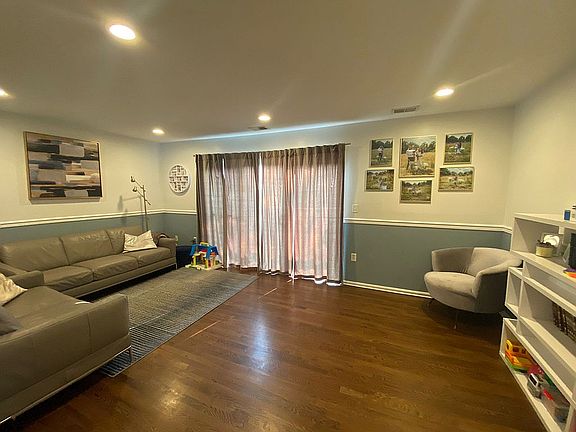 2nd image of 137 Bristol Ct