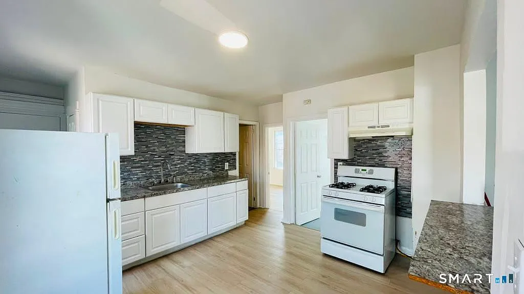 2 bed, 1.0 bath, 780 sqft, $1,400 — Photo 1