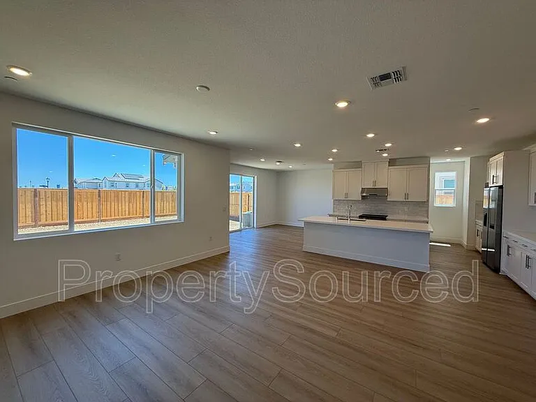 1336 N Martorella Ave — Photo 8