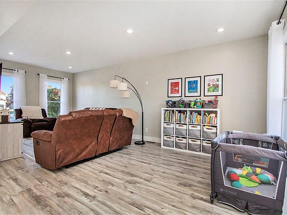 4th image of 475 W Trillium Cir