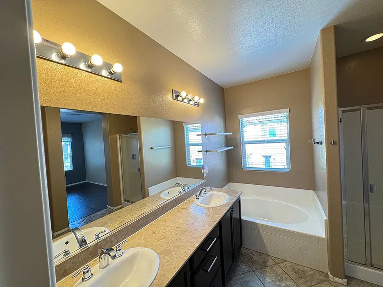 8123 Mosaic Sunrise Ln — Photo 21