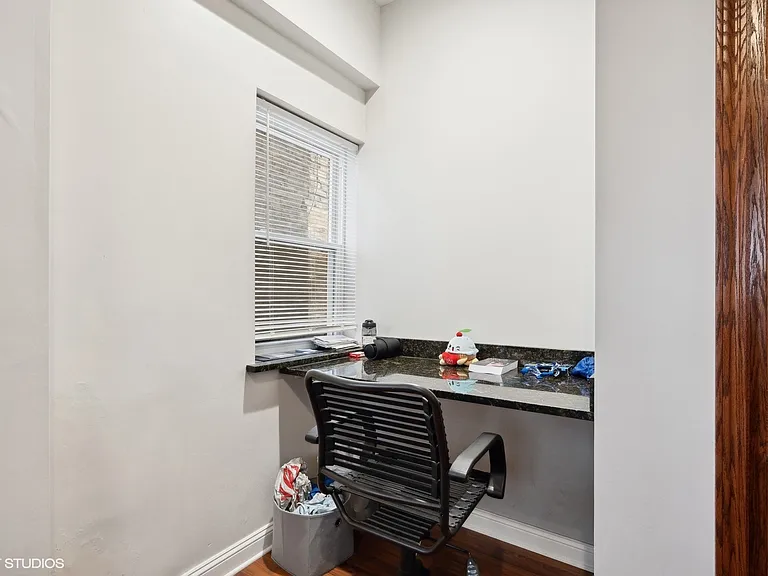 116 W Grand Ave #2 — Photo 8
