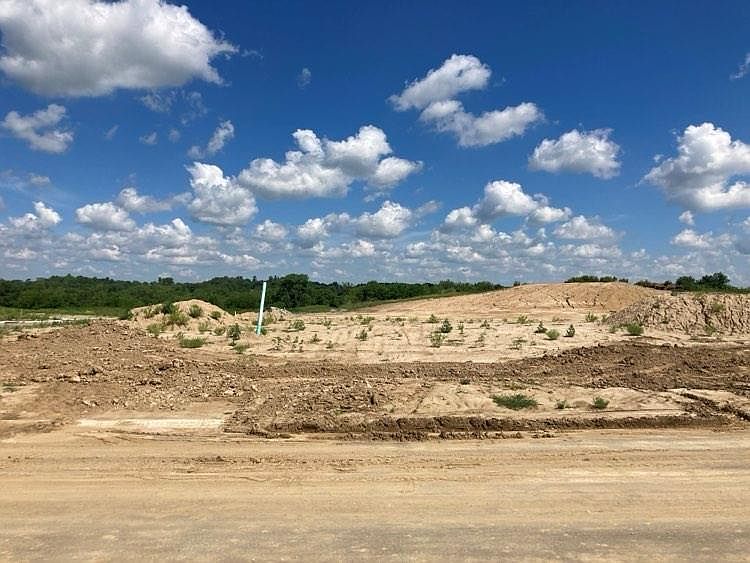 2nd image of 4601 Valley Ridge Dr