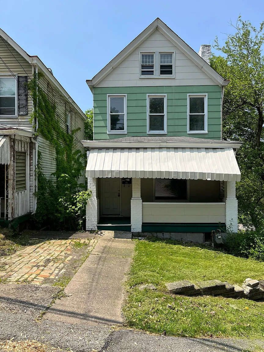1285 Lakewood St photo 1