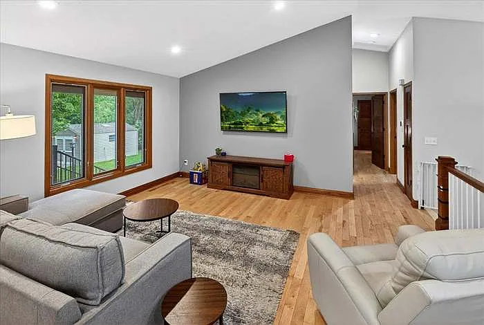 1222 Saddlebrook Ln — Photo 4