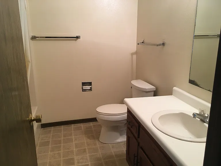 221 Brookeridge Apartments — Photo 6