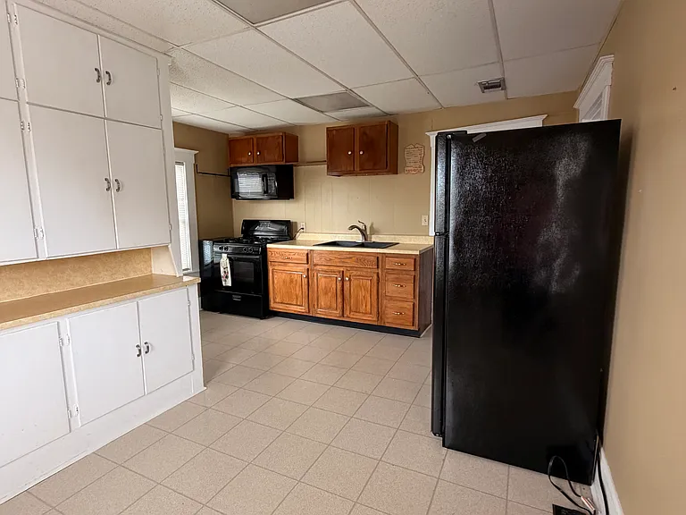 700 W Jefferson St #B — Photo 14