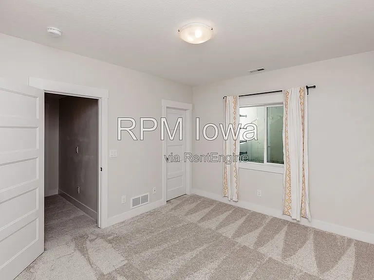 5901 NE Sherman Dr — Photo 24