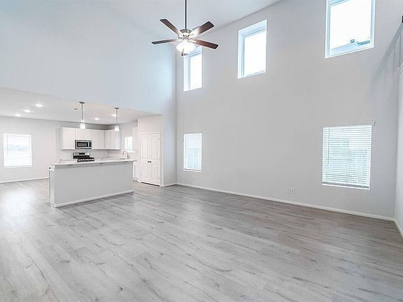 3rd image of 101 Copper Lily Dr