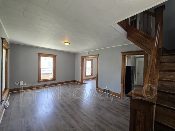 1311 W 2nd St, Waterloo, IA 50701