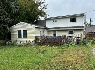2745 Edwin St, Oregon, OH 43616