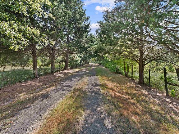 3rd image of 271 County Road 203