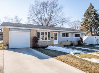 2737 Varonen Ave, Waukegan, IL 60087