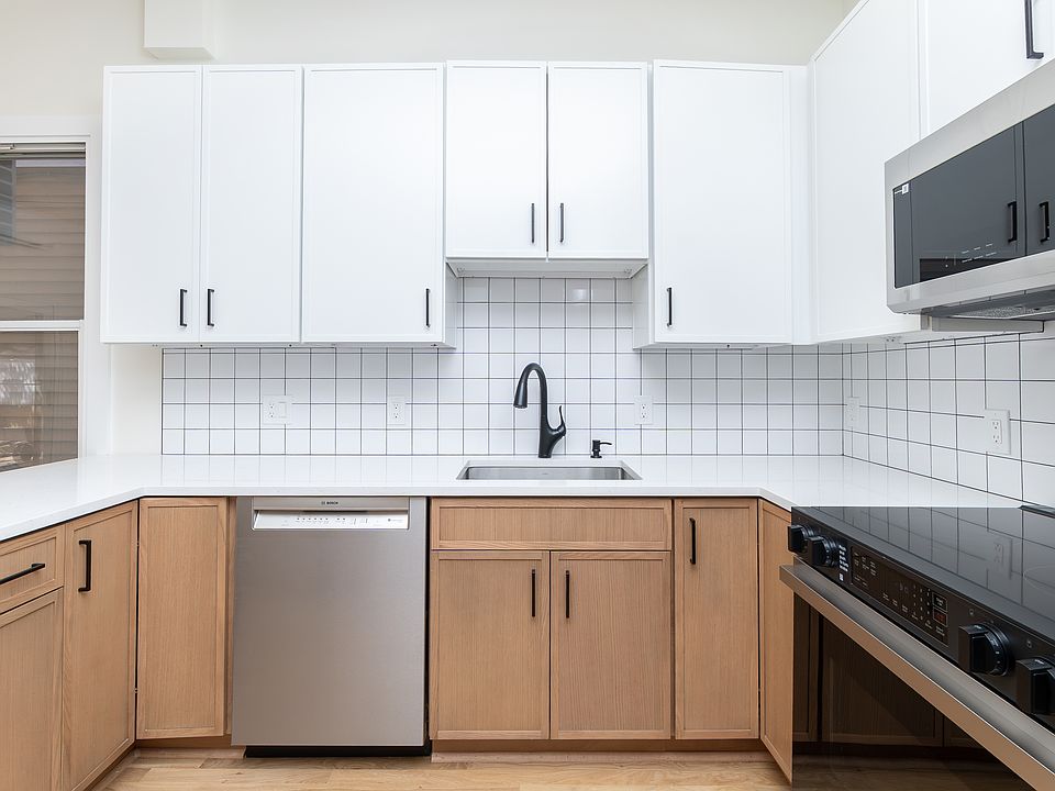 1st image of 219 Trenton St Floor 1