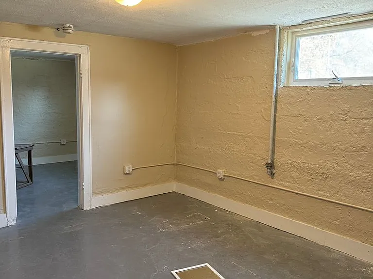 700 W State St — Photo 2