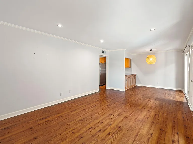 1210 Windsor Rd #220 — Photo 6