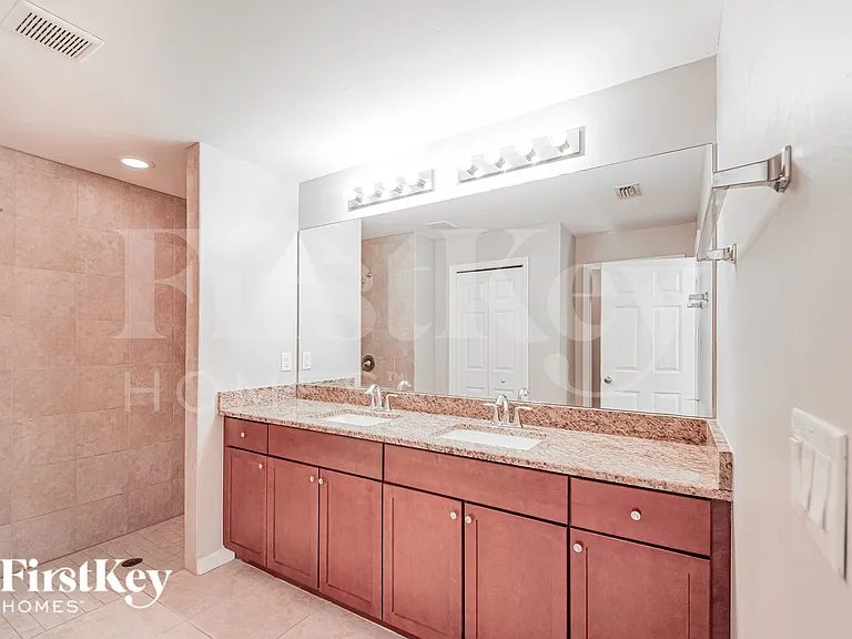2325 NW 34th Ave — Photo 13