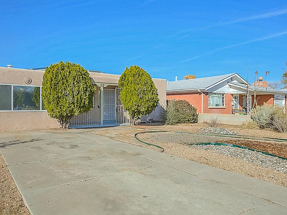 2nd image of 731 Alvarado Dr SE