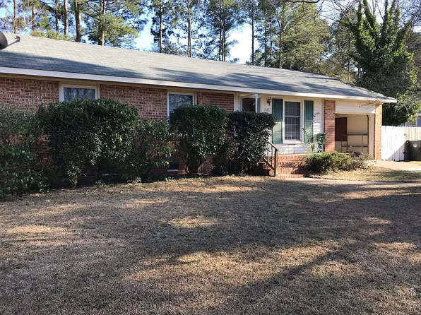 535 Farmview Dr, Fayetteville, NC 28311