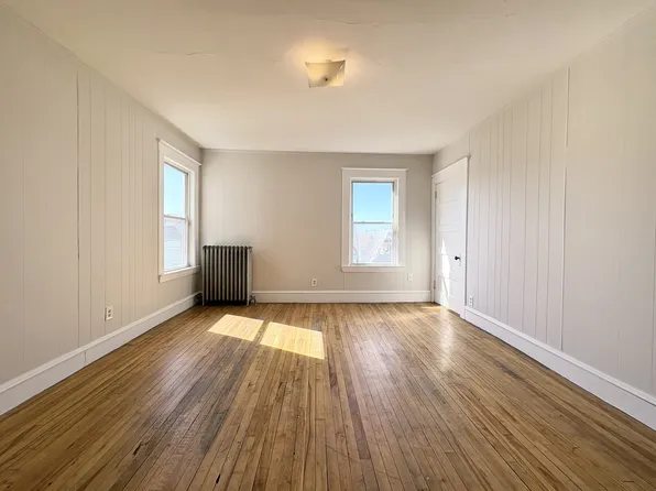 73 College St APT 3, Lewiston, ME 04240