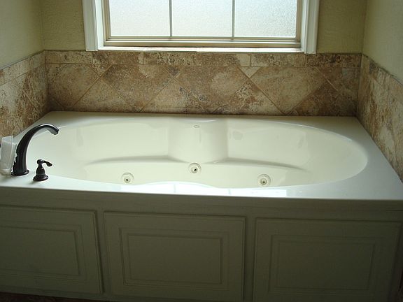 Master bath tub
