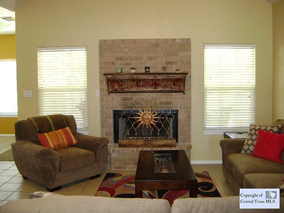 4th image of 137 NW Bonnies Way