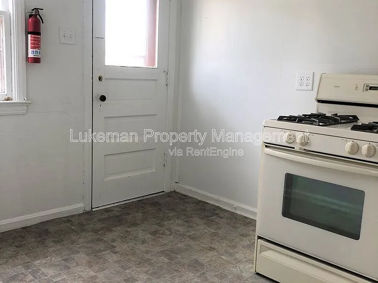 1410 Oak St #1 — Photo 5