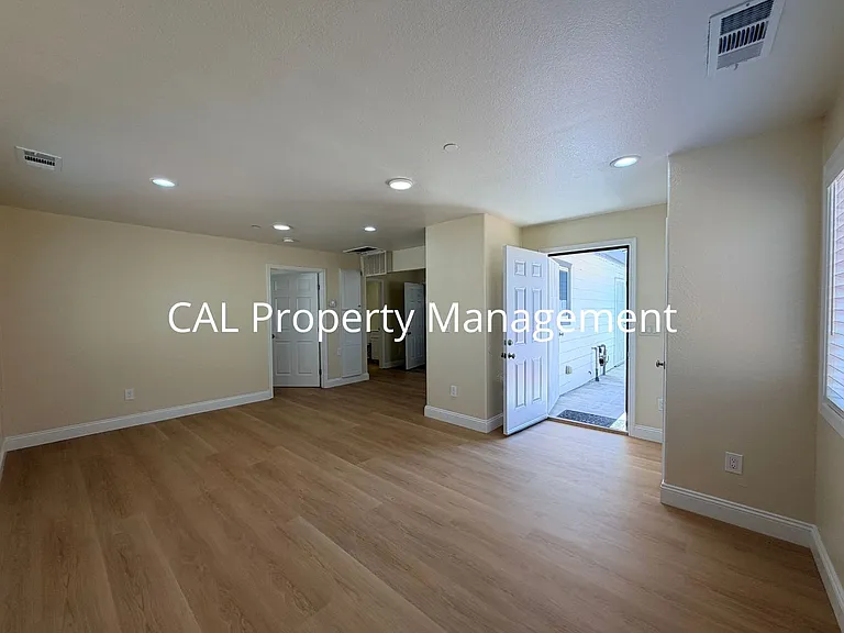 245A Maple St — Photo 4