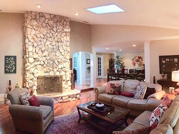 Living room/dining room