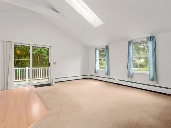 12 Winifred Ave, Worcester, MA 01602