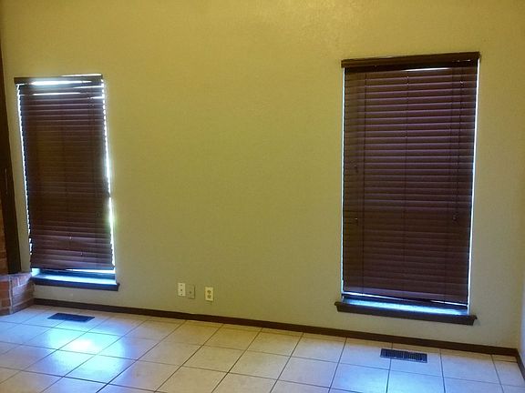 4th image of 2624 Lynn Ln