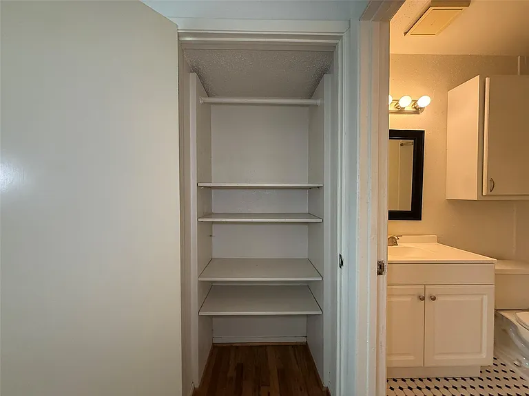 1801 Cortlandt St #17 — Photo 23