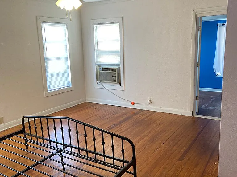 108 S Willow Ave — Photo 9