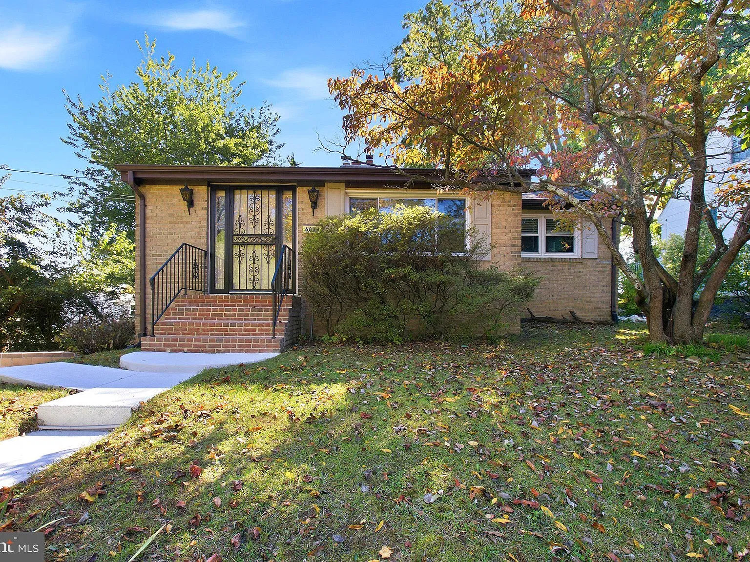 3 bed, 2.0 bath, 1860 sqft, $3,450 — Photo 1