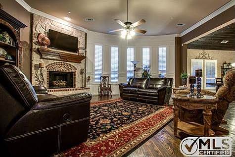 5th image of 301 Crestfield Ct