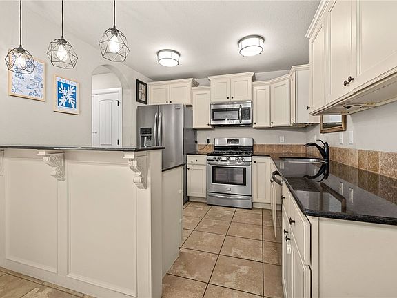 2nd image of 725 Woodland St