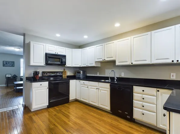 30 Hill Top St APT 2, Dorchester, MA 02124