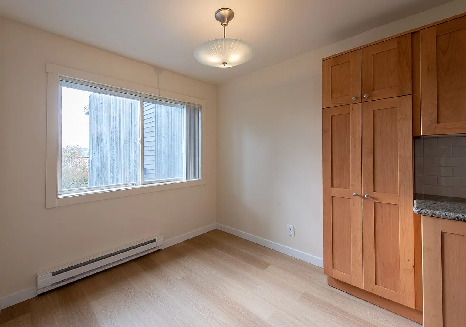 Updated 2bed/1bath in Prime Redmond Location! — Photo 3