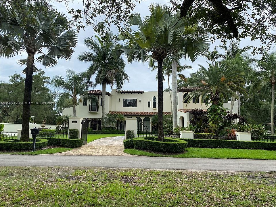 2nd image of 6864 SW 68th St