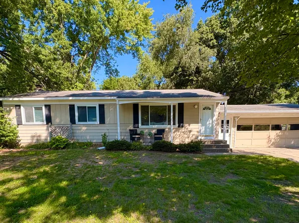 11141 Woodbushe Dr SE, Lowell, MI 49331