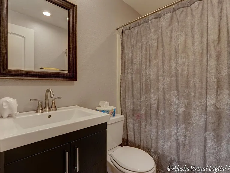 9451 Strathmore Dr — Photo 3