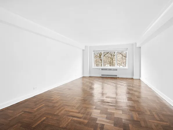 945 5th Avenue image 1 of 8