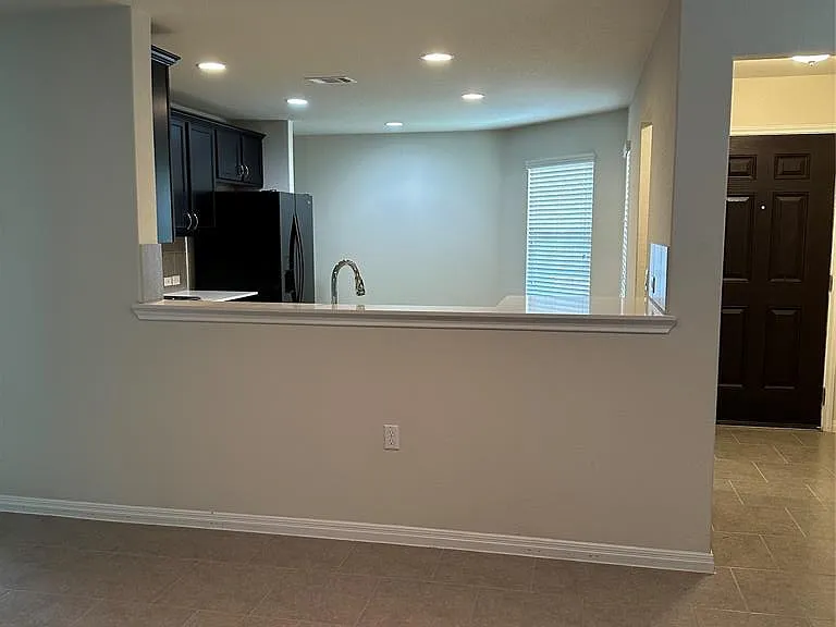 410 Holiday Creek Ln — Photo 11