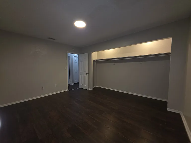843 Grove Ave — Photo 15
