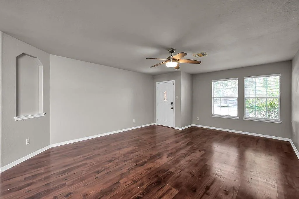 3 bed, 2.0 bath, 1870 sqft, $2,000 — Photo 3