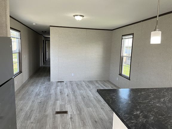 4th image of 706 W Elm St #229