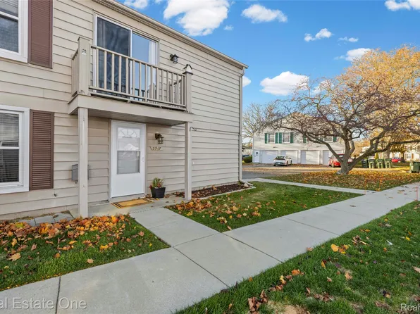 2917 Rockford Ct #36-D, Lake Orion, MI 48360