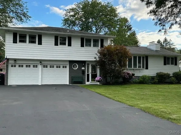 211 Colony Park Dr, Liverpool, NY 13088
