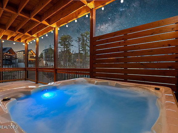 3rd image of 2832 Sequoia Rd